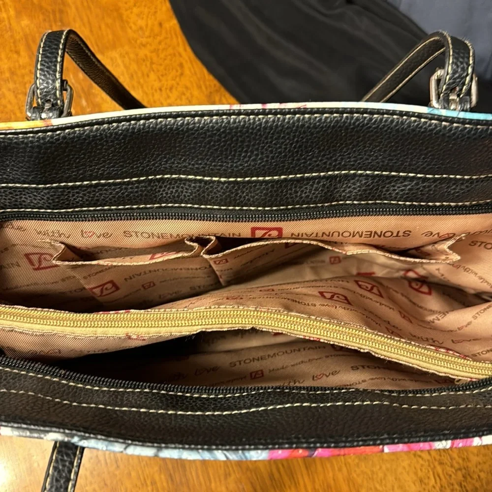 NWOT  leather tote/shoulder bag. - Picture 11 of 11